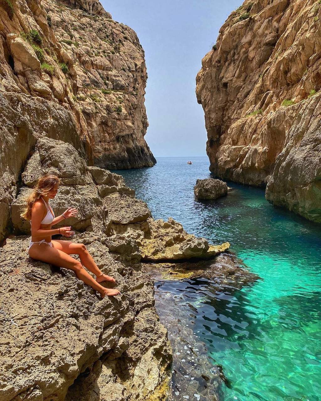Wied iż-Żurrieq beach, Malta