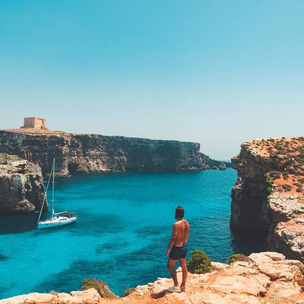 Crystal Lagoon beach, Comino